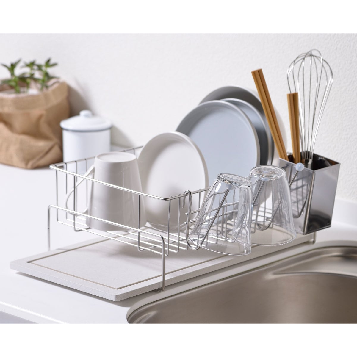 ビーワーススタイル KAWAKI 置きタイプ ( 水切りラック シンク上 ステンレス 珪藻土 日本製 水切りカゴ 水切りかご 水切りバスケット 大容量 珪藻土トレイ 珪藻土トレー カトラリーポケット付き )