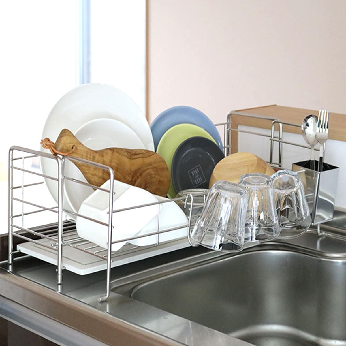 ビーワーススタイル 水切りラック KAWAKI スライドタイプ ( 珪藻土 ステンレス 日本製 カトラリーポケット付き グラスホルダー付き 水切りかご 水切りカゴ 水切りバスケット 大容量 珪藻土トレー )