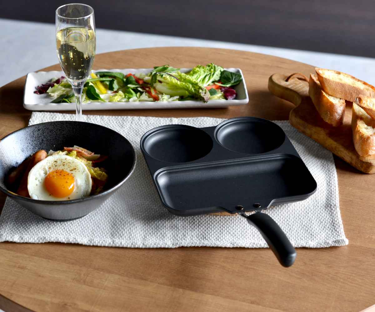 フライパン IH対応 仕切り付き 日本製 フッ素樹脂加工 まるまるしかくパン ( ガス火 IH 対応 片手鍋 炒め鍋 仕切り付き トリプルパン マルチパン お手入れ簡単 こびりつきにくい お弁当作り 時短 便利 調理器具 )