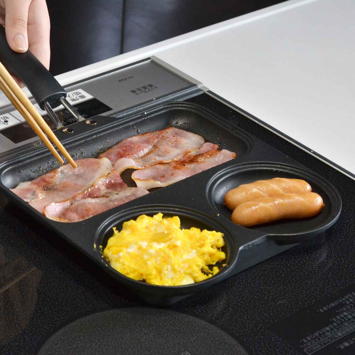 フライパン IH対応 仕切り付き 日本製 フッ素樹脂加工 まるまるしかくパン ( ガス火 IH 対応 片手鍋 炒め鍋 仕切り付き トリプルパン マルチパン お手入れ簡単 こびりつきにくい お弁当作り 時短 便利 調理器具 )