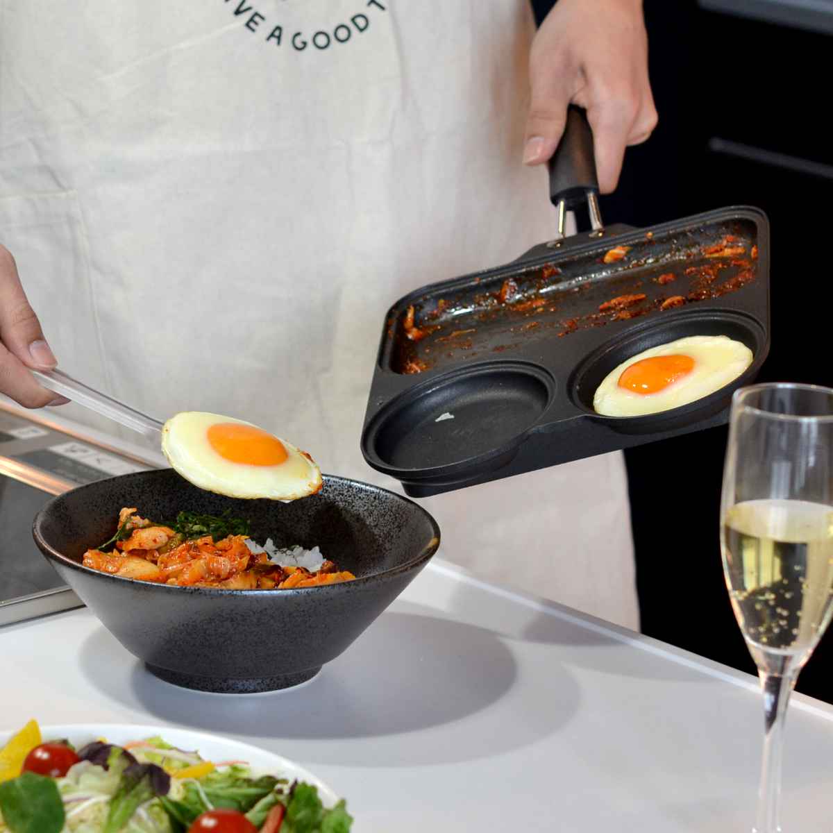 フライパン IH対応 仕切り付き 日本製 フッ素樹脂加工 まるまるしかくパン ( ガス火 IH 対応 片手鍋 炒め鍋 仕切り付き トリプルパン マルチパン お手入れ簡単 こびりつきにくい お弁当作り 時短 便利 調理器具 )