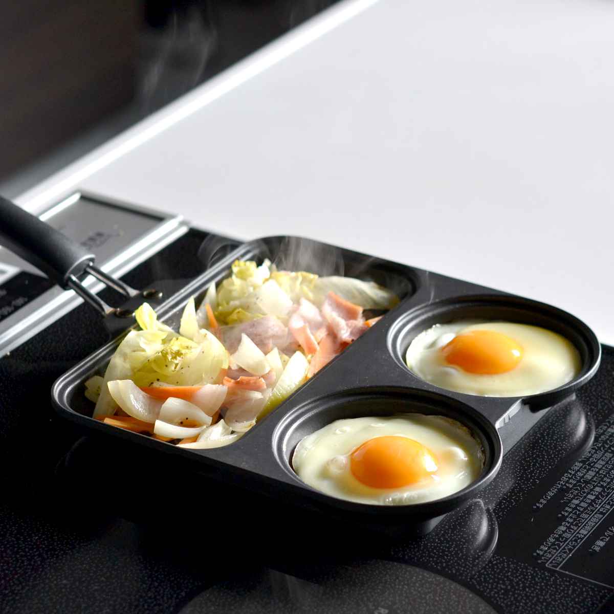 フライパン IH対応 仕切り付き 日本製 フッ素樹脂加工 まるまるしかくパン ( ガス火 IH 対応 片手鍋 炒め鍋 仕切り付き トリプルパン マルチパン お手入れ簡単 こびりつきにくい お弁当作り 時短 便利 調理器具 )