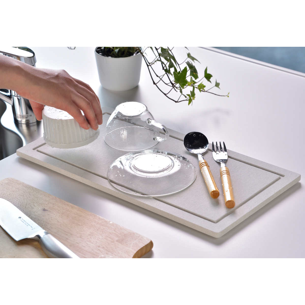 ビーワーススタイル KAWAKI モイストレイ 突っ張りタイプ 幅40.5cm ( 水切りトレー 水切りラック シンク上 ステンレス 珪藻土 日本製 水切り モイストレー 吸水トレー 吸水 速乾 珪藻土トレー )