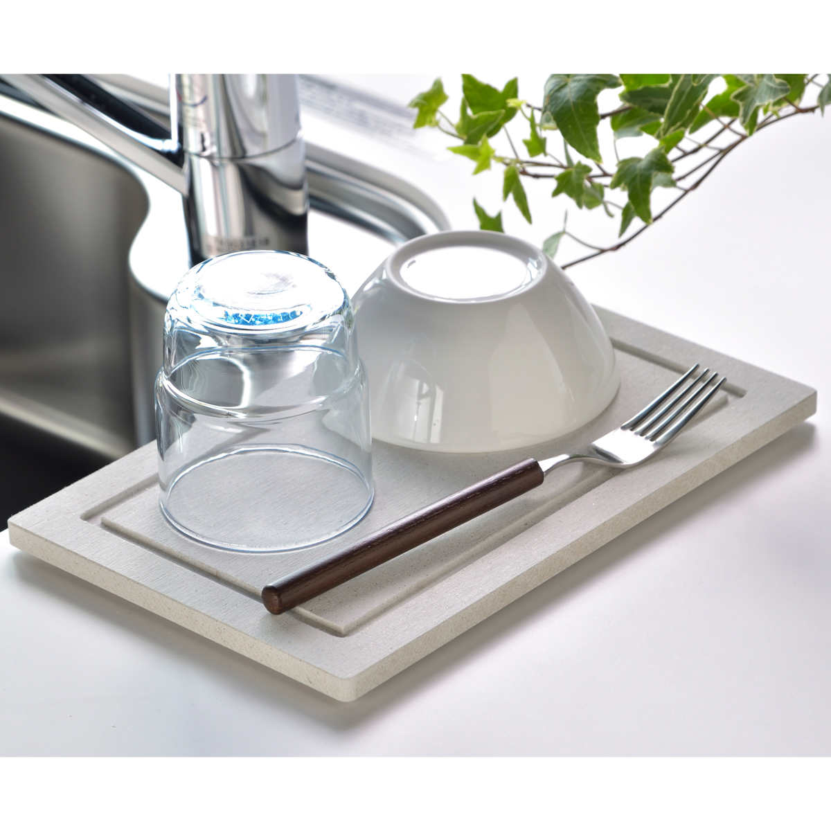 水切りトレー KAWAKI モイストレイ シンク渡しタイプ 幅25.5cm ( 珪藻土 日本製 珪藻土トレー 水切り モイストレー 吸水トレー 吸水 速乾 乾燥 吸水トレイ 水切りトレイ 専用トレー 専用トレイ )