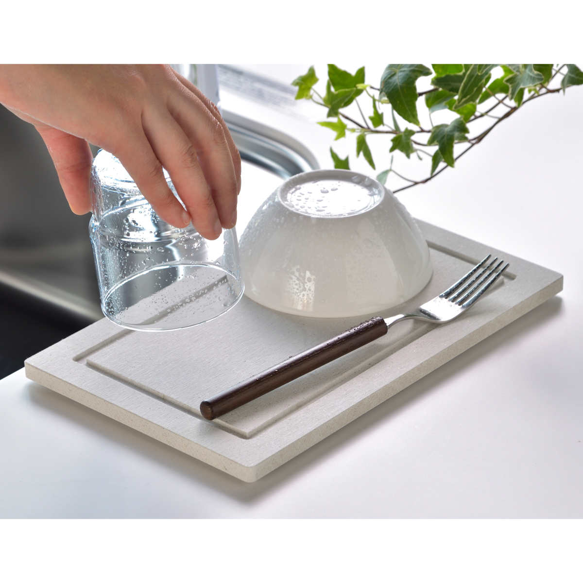 水切りトレー KAWAKI モイストレイ シンク渡しタイプ 幅25.5cm ( 珪藻土 日本製 珪藻土トレー 水切り モイストレー 吸水トレー 吸水 速乾 乾燥 吸水トレイ 水切りトレイ 専用トレー 専用トレイ )