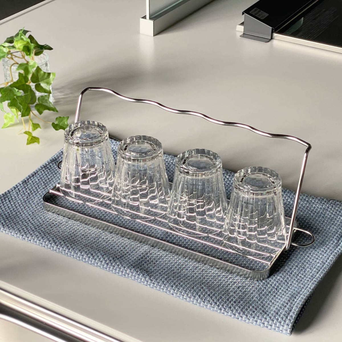 ビーワーススタイル すっきり暮らすジャグボトルスタンド ( 水切りラック 日本製 ステンレス 水切りかご 水切りカゴ 水切り シンク上 折りたたみ 食洗機対応 水筒 ラック スタンド コンパクト 洗い物 乾燥 )