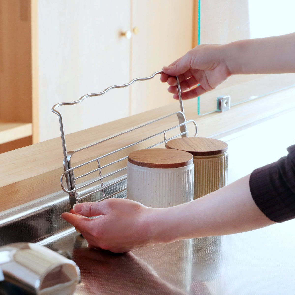 ビーワーススタイル すっきり暮らすジャグボトルスタンド ( 水切りラック 日本製 ステンレス 水切りかご 水切りカゴ 水切り シンク上 折りたたみ 食洗機対応 水筒 ラック スタンド コンパクト 洗い物 乾燥 )