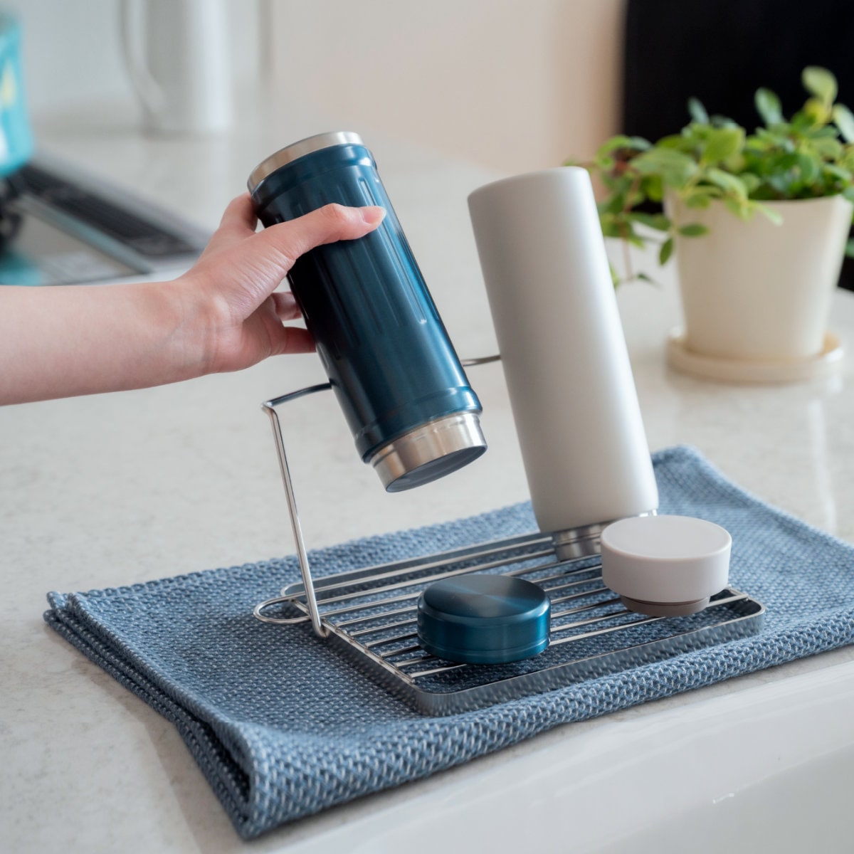 ビーワーススタイル すっきり暮らすジャグボトルスタンド コンパクト ( 水切りラック 水切りかご ボトルスタンド シンク上 折りたたみ 食洗機対応 日本製 水筒 ボトル 水切り 洗い物 スタンド スリム )