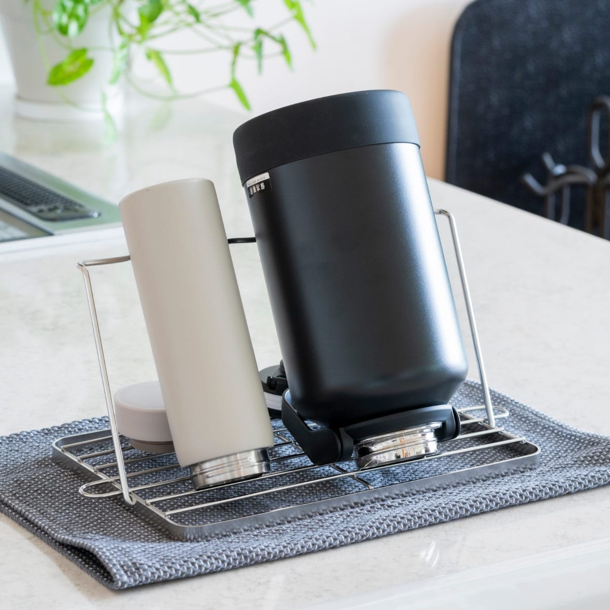 ビーワーススタイル すっきり暮らすジャグボトルスタンド ジャンボ ( 水切りラック 日本製 ステンレス 水切りかご 水切りカゴ 水切り シンク上 折りたたみ 食洗機対応 水筒 ラック スタンド コンパクト )