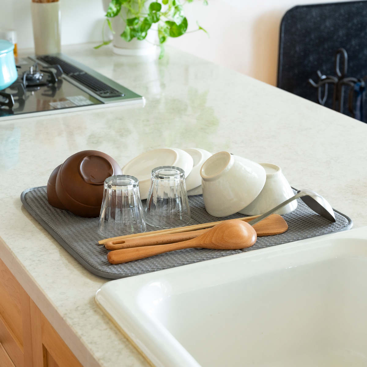 ビーワーススタイル すっきり暮らす水切りマット ( 水切りラック 大判 洗える 畳める 厚手 洗濯対応 吸水速乾マット 食器乾燥マット シンクマット キッチン )