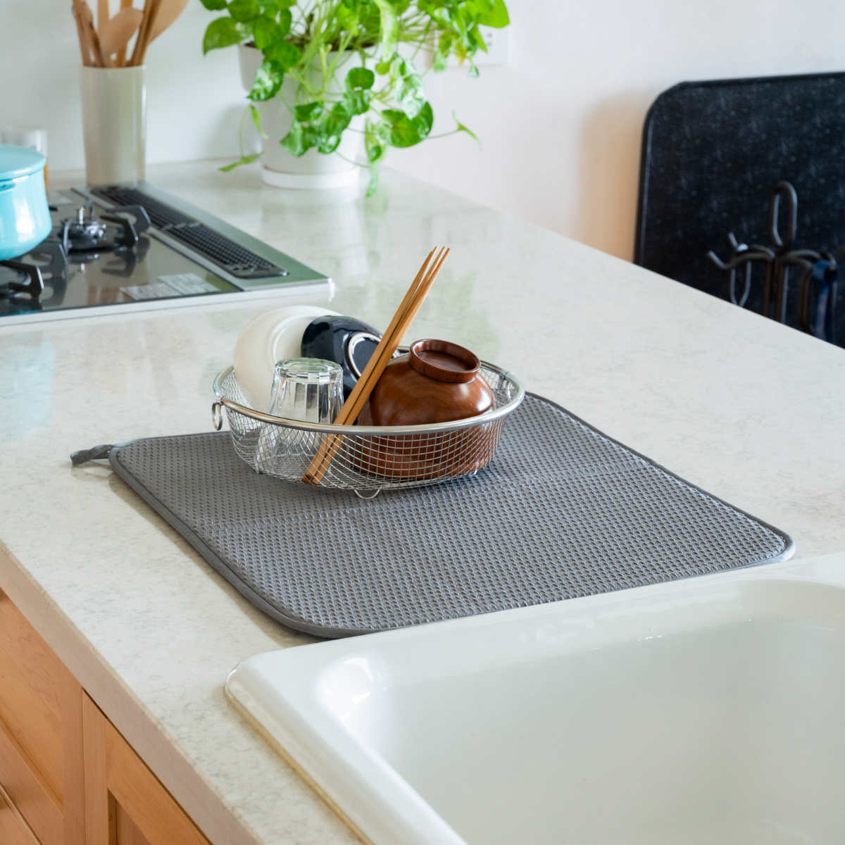 ビーワーススタイル すっきり暮らすセット まるい 浅型 水切りマット付き ( 水切りラック 日本製 ステンレス 水切り シンク上 食洗機対応 水切りかご 水切りカゴ 燕三条 ざる ザル コンパクト )