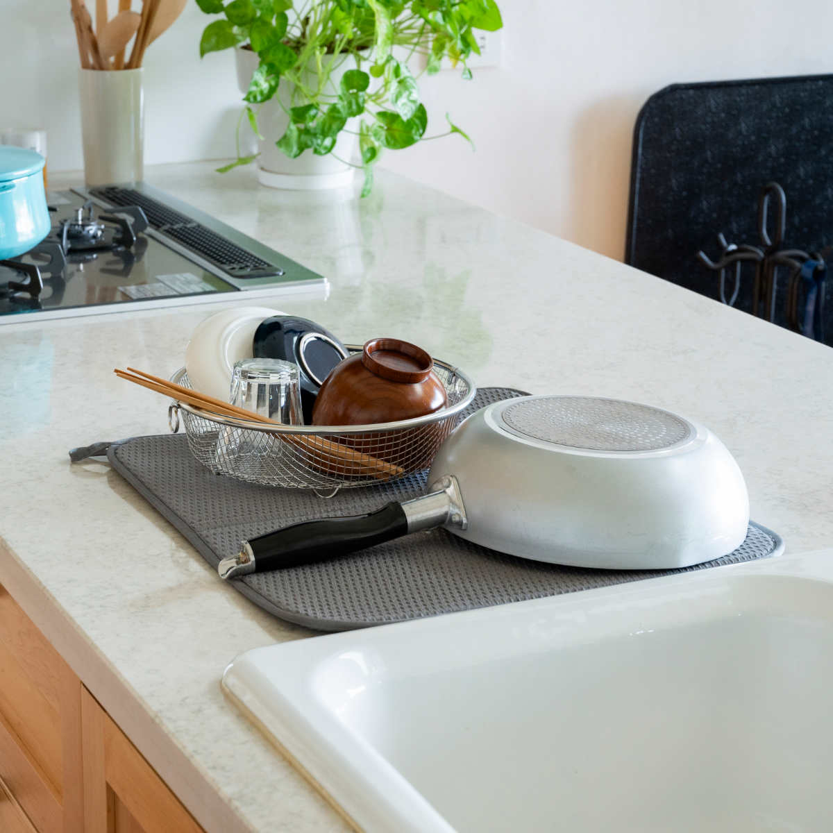 ビーワーススタイル すっきり暮らすセット まるい 浅型 水切りマット付き ( 水切りラック 日本製 ステンレス 水切り シンク上 食洗機対応 水切りかご 水切りカゴ 燕三条 ざる ザル コンパクト )