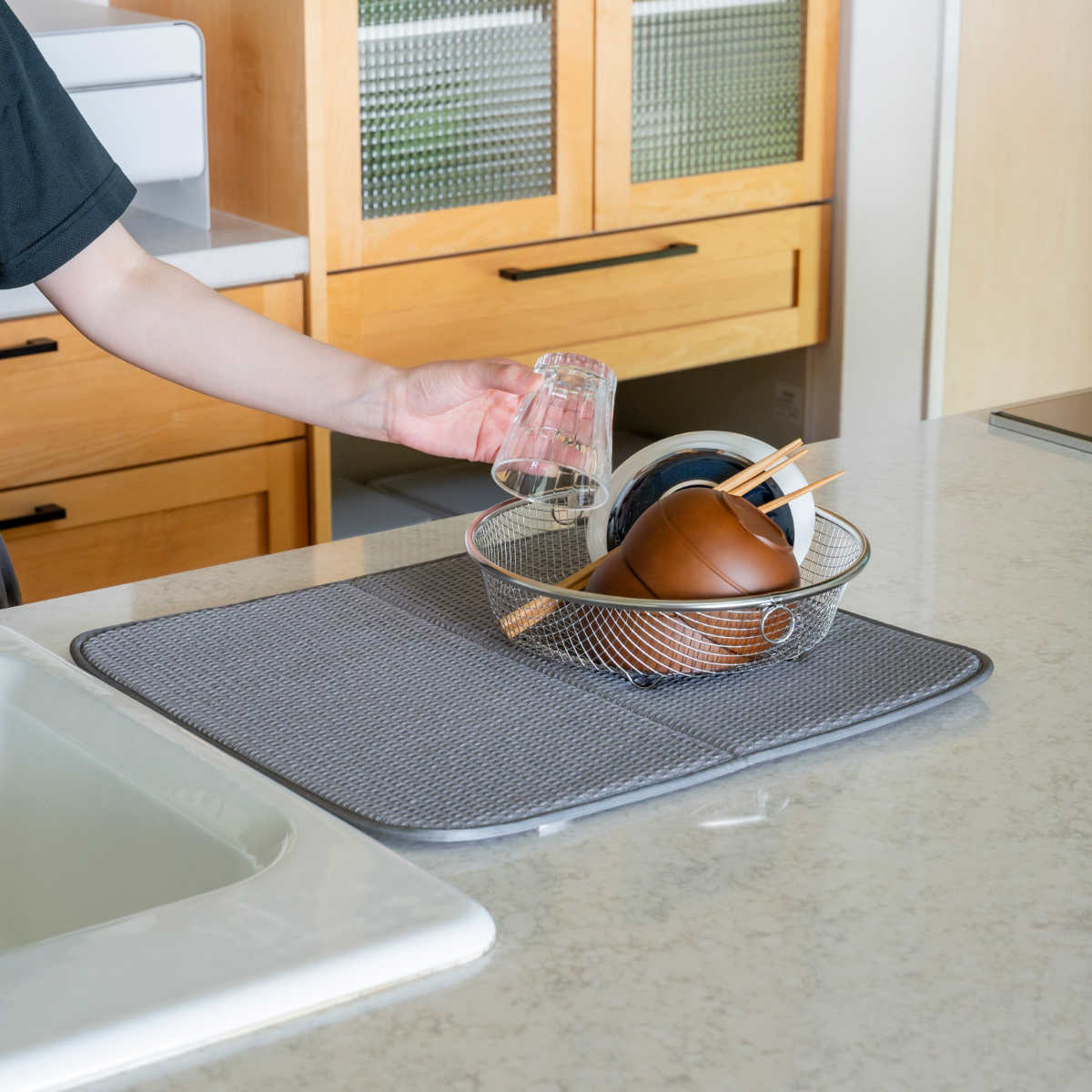 ビーワーススタイル すっきり暮らすセット まるい 浅型 水切りマット付き ( 水切りラック 日本製 ステンレス 水切り シンク上 食洗機対応 水切りかご 水切りカゴ 燕三条 ざる ザル コンパクト )