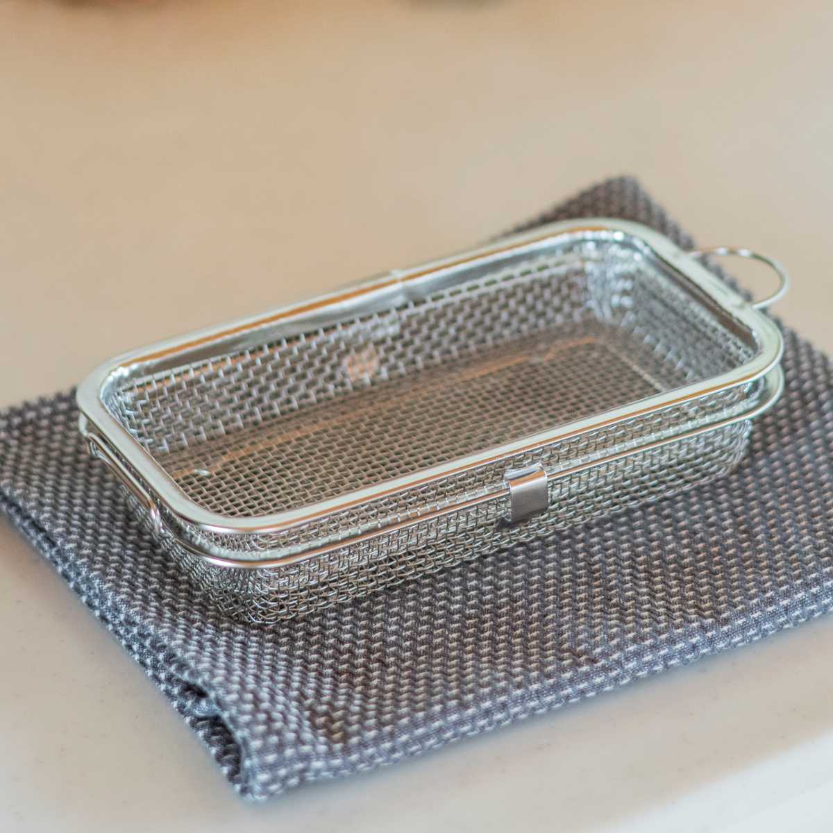 すっきり暮らす食洗機かご ( すっきり暮らす 食洗機 かご 水切り 食洗機用小物カゴ 日本製 ステンレス メッシュかご 小物洗い お弁当用品 カトラリー パッキン ピック シリコンカップ バラン ネット キッチン )