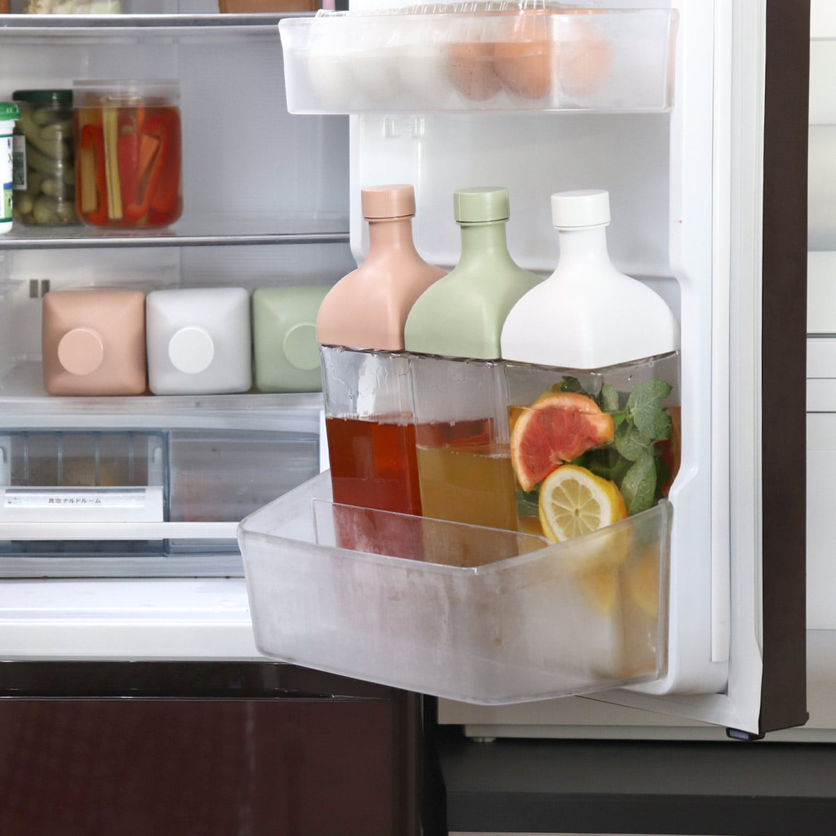 ハリオ カークコーヒーボトル 1L 8杯用 プラスチック ( HARIO 食洗機対応 冷水筒 水差し 麦茶ポット 水さし 日本製 横置き 縦置き コーヒーボトル 角型 熱湯 ストレーナー付き 水出し アイスコーヒー おしゃれ )