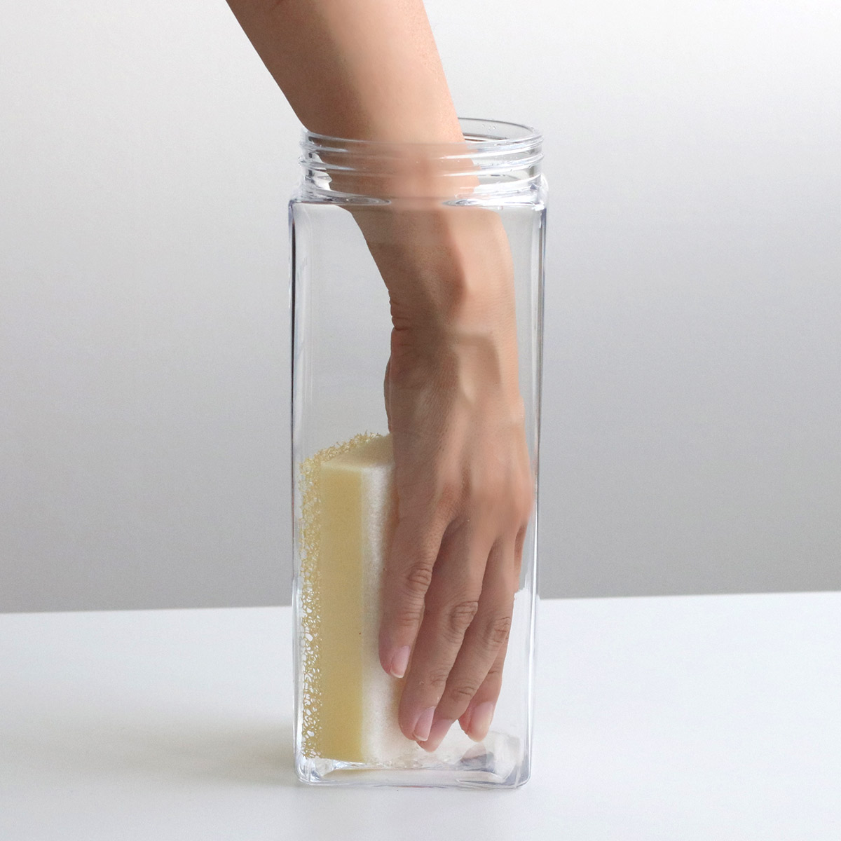 ハリオ カークコーヒーボトル 1L 8杯用 プラスチック ( HARIO 食洗機対応 冷水筒 水差し 麦茶ポット 水さし 日本製 横置き 縦置き コーヒーボトル 角型 熱湯 ストレーナー付き 水出し アイスコーヒー おしゃれ )