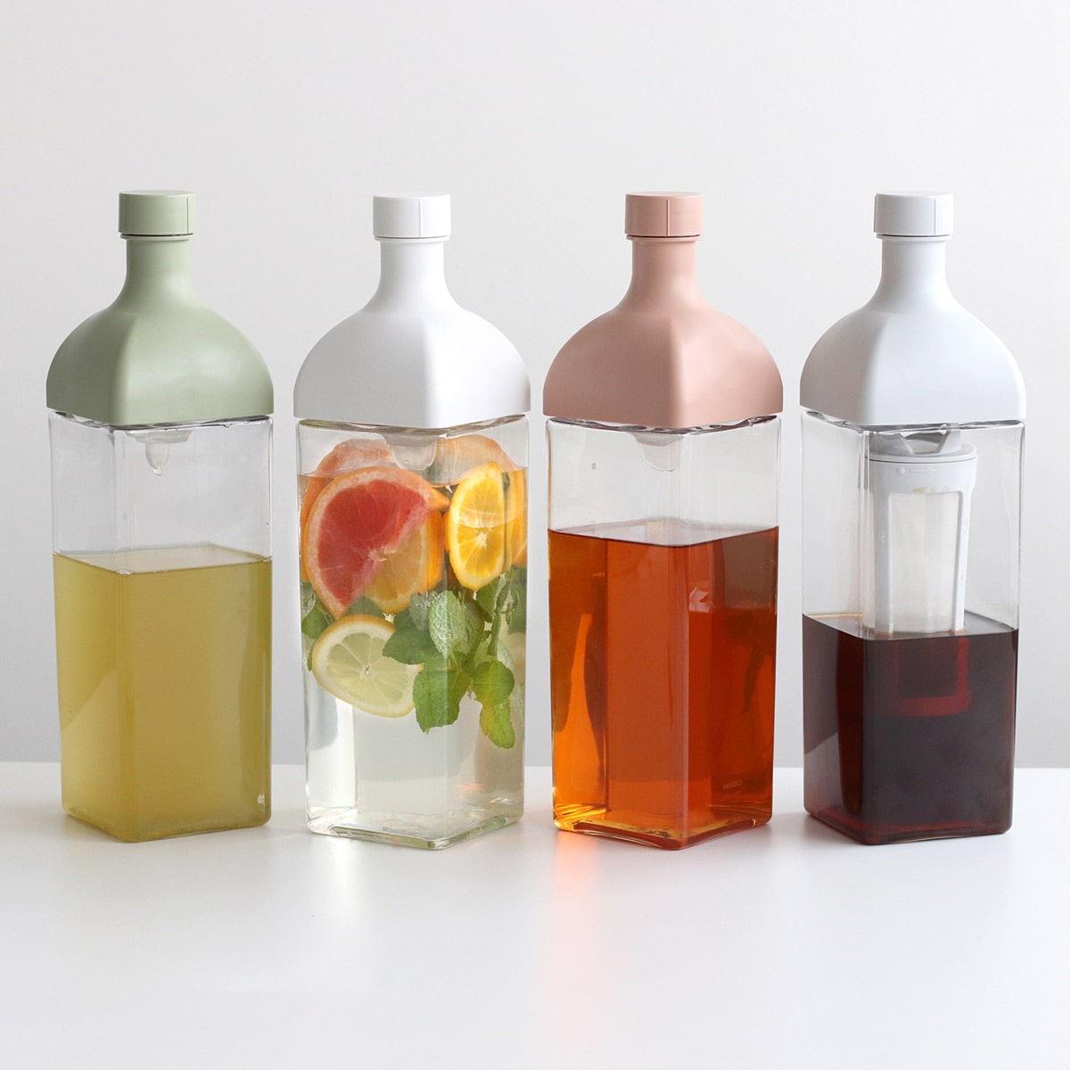 ハリオ カークコーヒーボトル 1L 8杯用 プラスチック ( HARIO 食洗機対応 冷水筒 水差し 麦茶ポット 水さし 日本製 横置き 縦置き コーヒーボトル 角型 熱湯 ストレーナー付き 水出し アイスコーヒー おしゃれ )