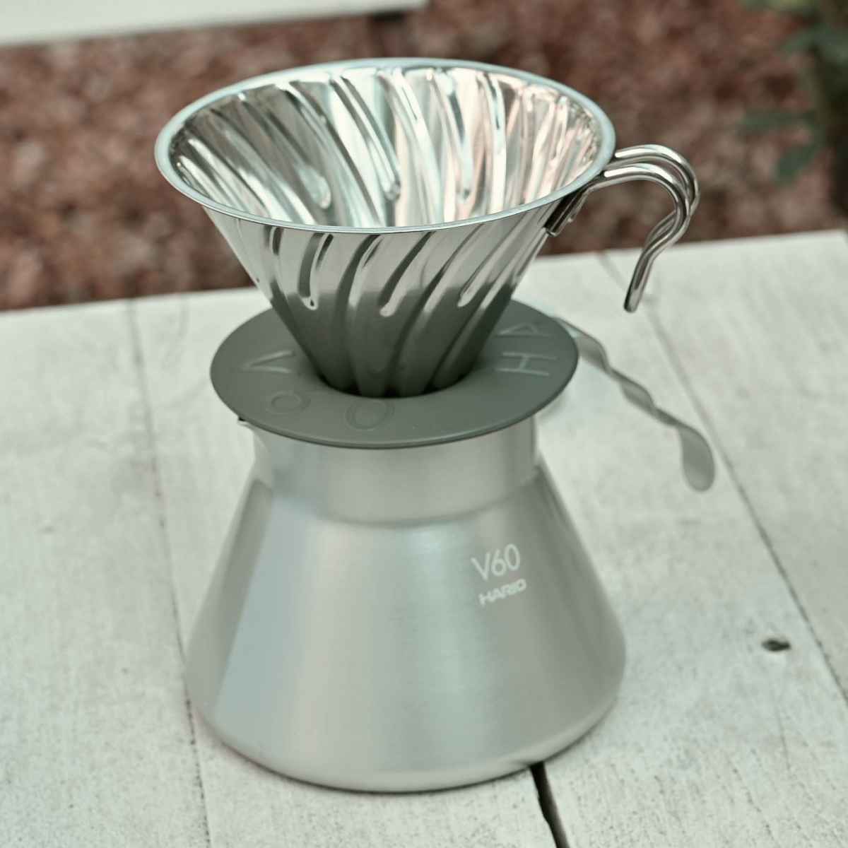 ハリオ メタルドリッパー V60 1~4杯用 ステンレス O-VDM-02-HSV ( HARIO コーヒードリッパー コーヒーブリューワー ステンレスドリッパー アウトドア 自宅 家 コーヒー 珈琲 ハンドドリップ 円錐 おしゃれ 日本製 )