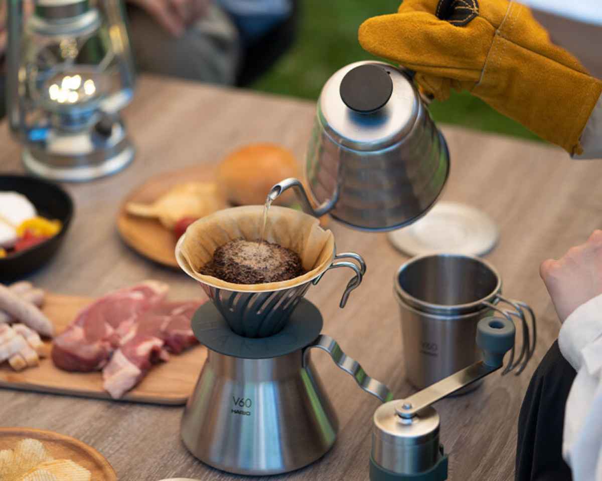 ハリオ メタルドリッパー V60 1~4杯用 ステンレス O-VDM-02-HSV ( HARIO コーヒードリッパー コーヒーブリューワー ステンレスドリッパー アウトドア 自宅 家 コーヒー 珈琲 ハンドドリップ 円錐 おしゃれ 日本製 )