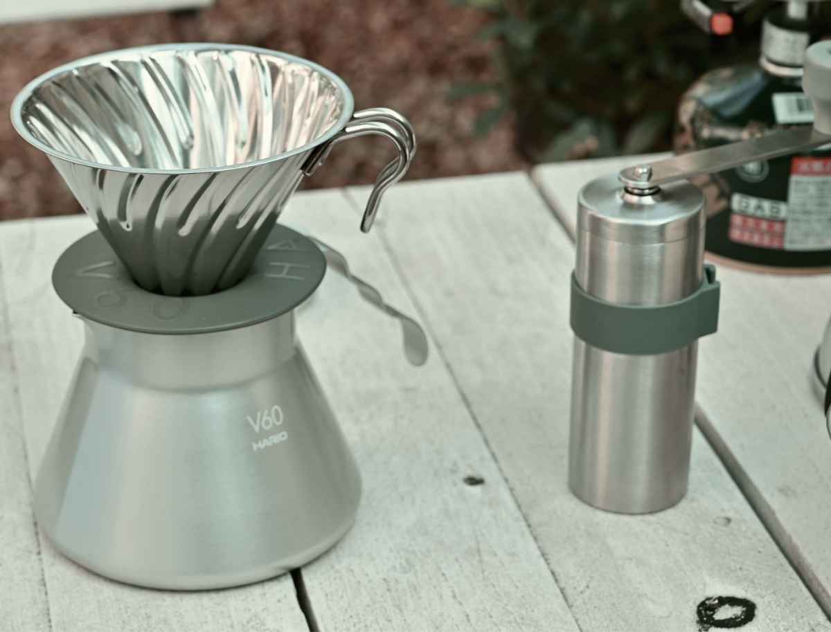 ハリオ メタルコーヒーミル 手動 ステンレス ( HARIO ミル コーヒーミル 手挽きコーヒーミル ハンドコーヒーミル アウトドア 自宅 家 コーヒー 珈琲 コンパクト 持ち運び おしゃれ キャンプ 日本製 )