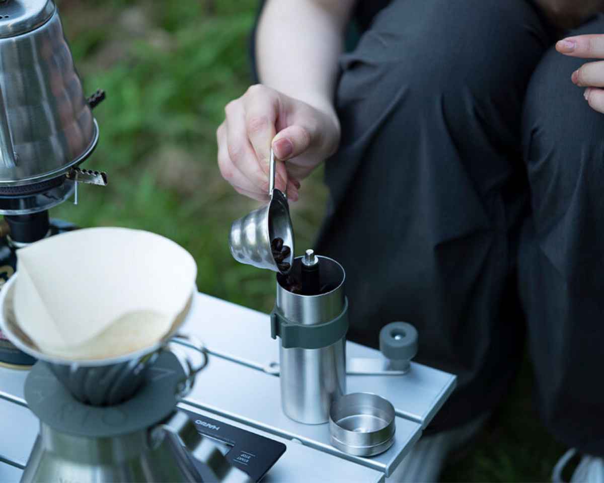 ハリオ メタルコーヒーミル 手動 ステンレス ( HARIO ミル コーヒーミル 手挽きコーヒーミル ハンドコーヒーミル アウトドア 自宅 家 コーヒー 珈琲 コンパクト 持ち運び おしゃれ キャンプ 日本製 )