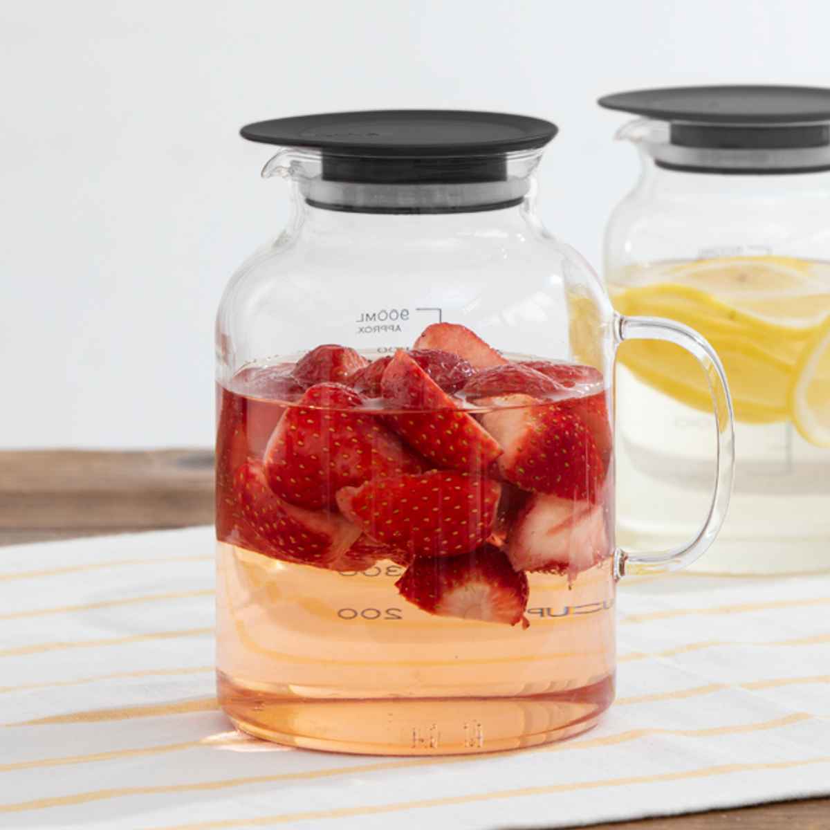 ハリオ 保存容器 1L ビネガーズフルーツポット1000 ( HARIO 耐熱ガラス ガラス ピッチャー 冷水筒 電子レンジ対応 食洗機対応 メモリ付き レシピ付き 冷水ポット フルーツビネガー 果実酒 ビネガードリンク 1000ml )