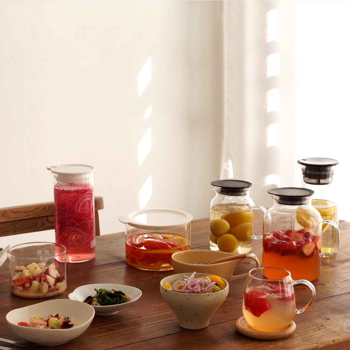 ハリオ 保存容器 1L ビネガーズフルーツポット1000 ( HARIO 耐熱ガラス ガラス ピッチャー 冷水筒 電子レンジ対応 食洗機対応 メモリ付き レシピ付き 冷水ポット フルーツビネガー 果実酒 ビネガードリンク 1000ml )