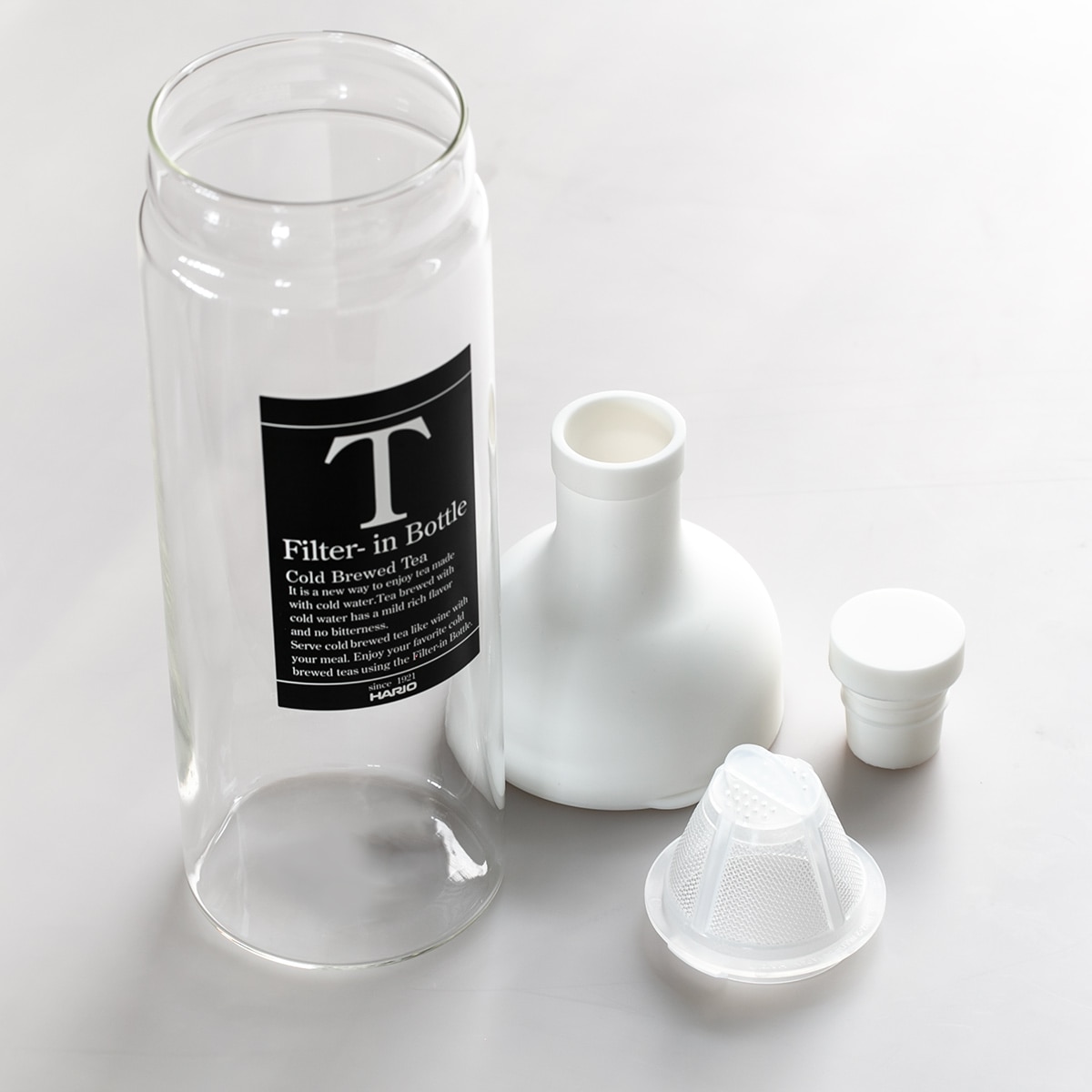 ハリオ フィルターインボトル 750ml Filter-in Bottle Portable 耐熱ガラス FIB-75 ( HARIO 食洗機対応 冷水筒 水差し 麦茶ポット 水さし 冷水ポット ガラス製 熱湯 スリム ストレーナー付き 茶こし付き 茶漉し ガラス ) 【スモーキーピンク】 スモーキーピンク