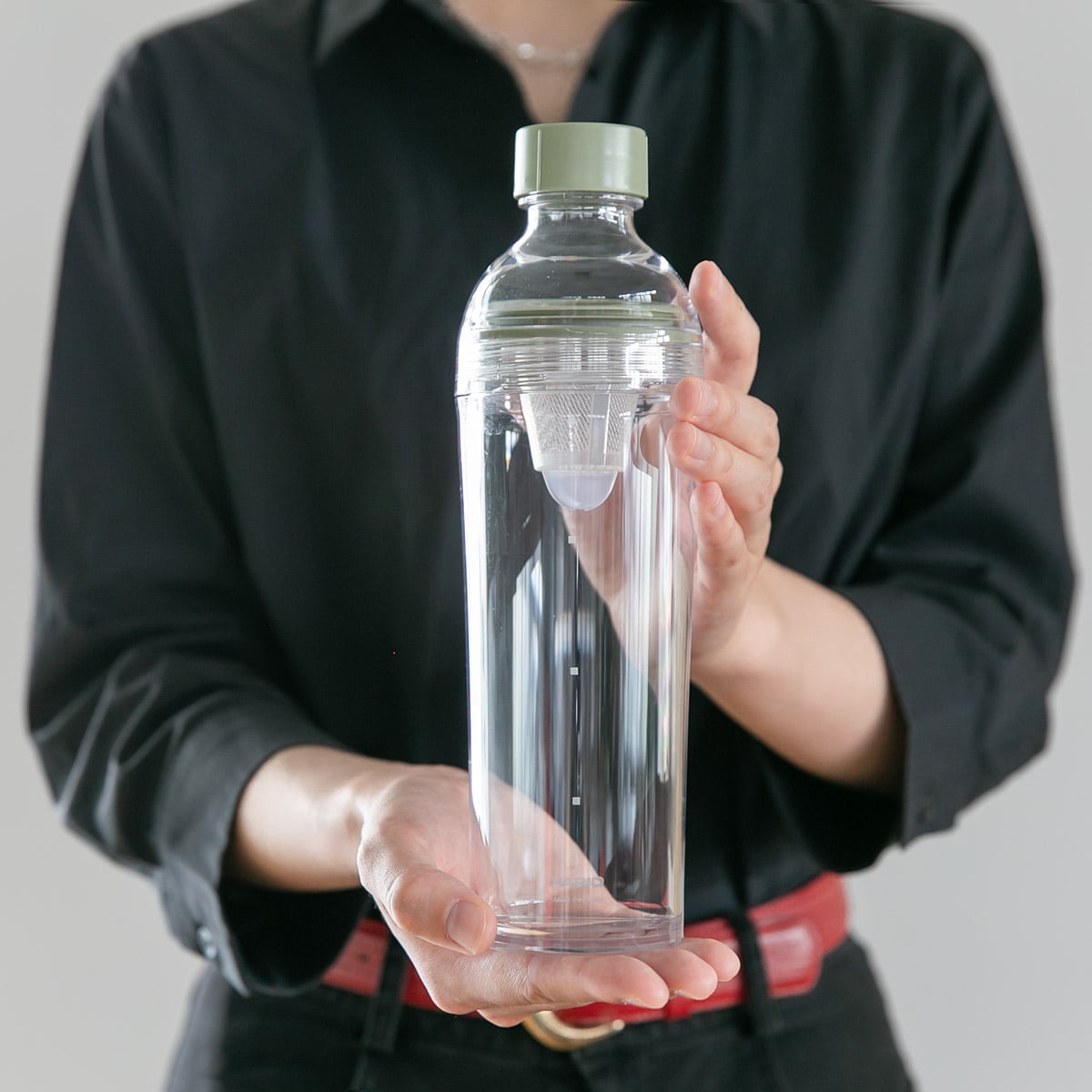 ハリオ フィルターインボトル ポータブル 400ml プラスチック FIBP-40 ( HARIO 食洗機対応 冷水筒 水差し 麦茶ポット 水さし 冷水ポット Filter-in Bottle Portable 持ち運び 熱湯 スリム ストレーナー付き おしゃれ ) 【スモーキーピンク】 スモーキーピンク
