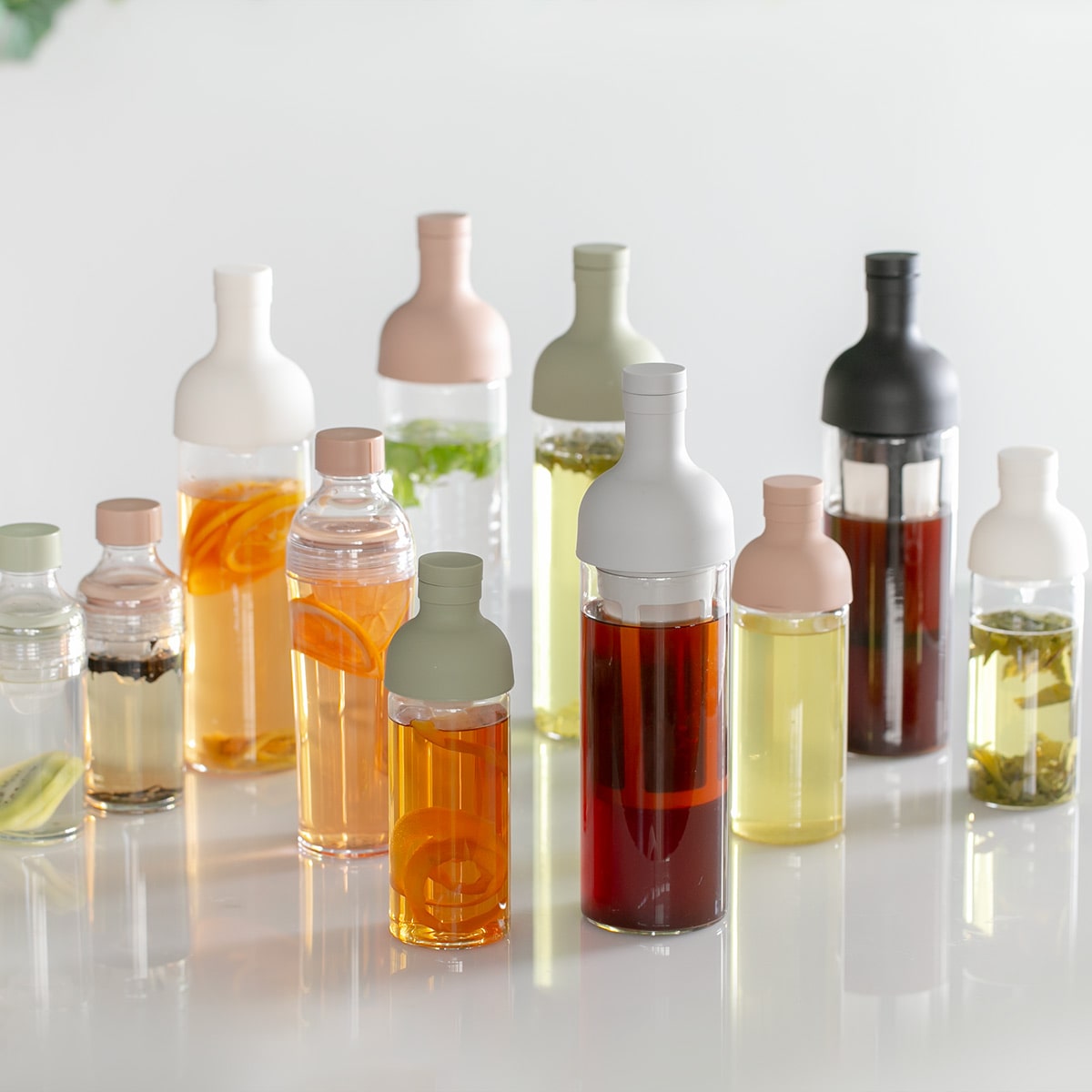 ハリオ フィルターインボトル ポータブル 400ml プラスチック FIBP-40 ( HARIO 食洗機対応 冷水筒 水差し 麦茶ポット 水さし 冷水ポット Filter-in Bottle Portable 持ち運び 熱湯 スリム ストレーナー付き おしゃれ ) 【スモーキーピンク】 スモーキーピンク