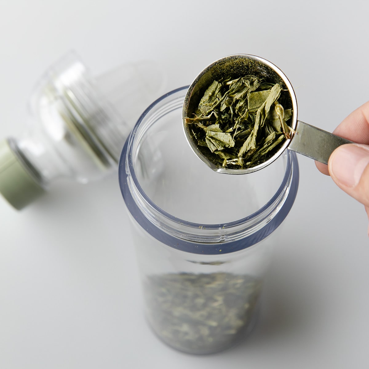 ハリオ フィルターインボトル ポータブル 400ml プラスチック FIBP-40 ( HARIO 食洗機対応 冷水筒 水差し 麦茶ポット 水さし 冷水ポット Filter-in Bottle Portable 持ち運び 熱湯 スリム ストレーナー付き おしゃれ ) 【スモーキーピンク】 スモーキーピンク