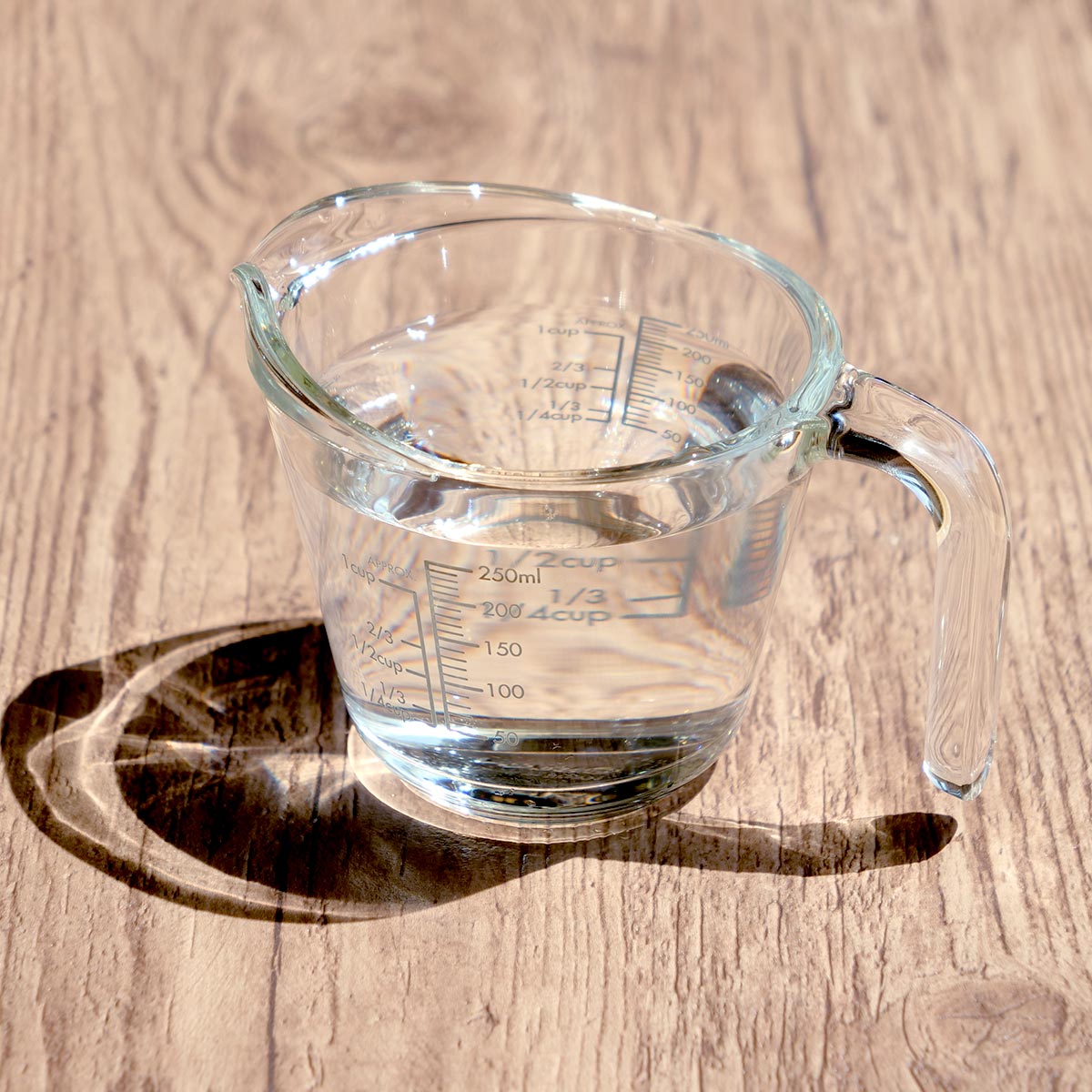 ハリオ メジャーカップ 250ml 耐熱ガラス 取っ手付き ( HARIO 計量コップ メジャーコップ 熱湯OK 200cc ガラス製 電子レンジ対応 食洗機対応 レンジOK オーブン対応 計量器具 計量ツール 目盛り メモリ付き 持ち手付き 下ごしらえ )