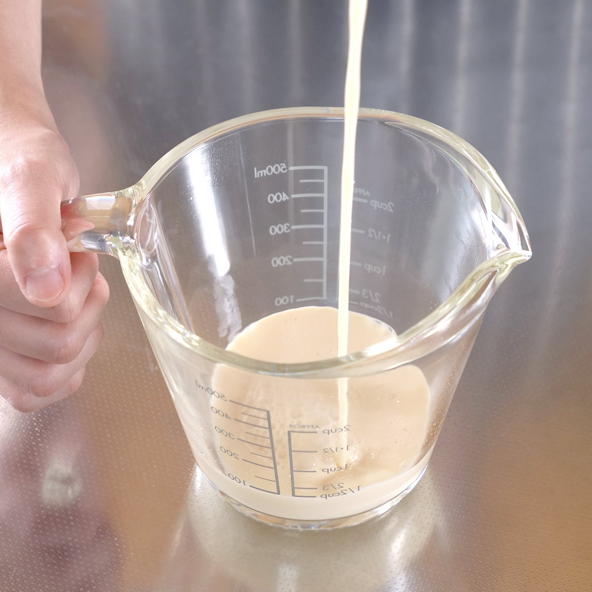 ハリオ メジャーカップ 500ml 耐熱ガラス 取っ手付き ( HARIO 計量コップ メジャーコップ 熱湯OK 500cc ガラス製 電子レンジ対応 食洗機対応 レンジOK オーブン対応 計量器具 計量ツール 目盛り メモリ付き 持ち手付き 下ごしらえ )