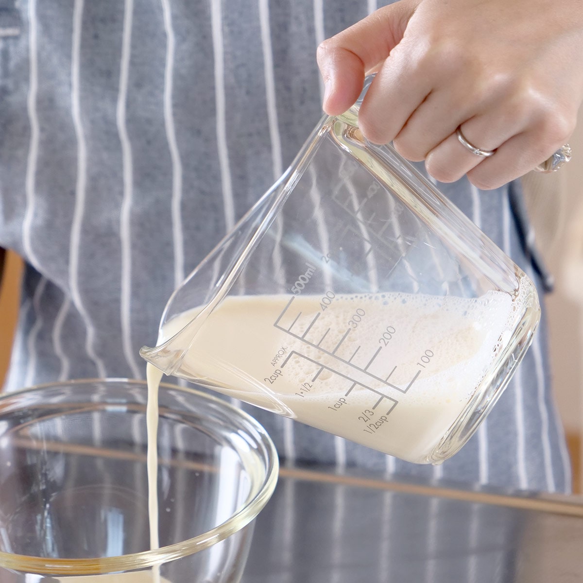 ハリオ メジャーカップ 500ml 耐熱ガラス 取っ手付き ( HARIO 計量コップ メジャーコップ 熱湯OK 500cc ガラス製 電子レンジ対応 食洗機対応 レンジOK オーブン対応 計量器具 計量ツール 目盛り メモリ付き 持ち手付き 下ごしらえ )
