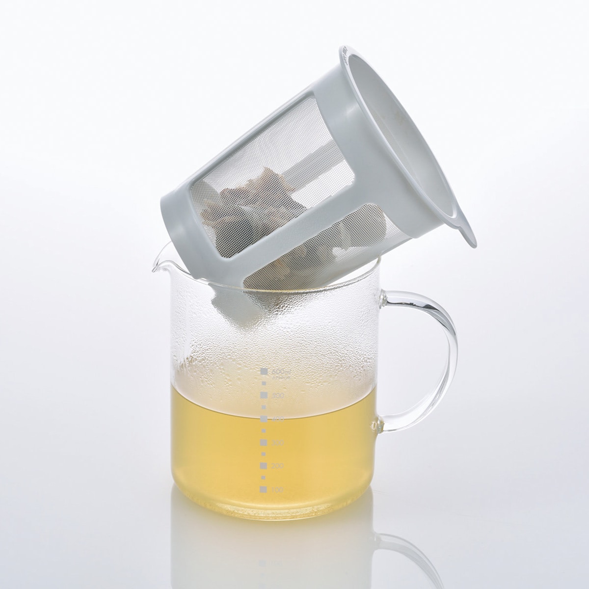 ハリオ だしポット 600ml 耐熱ガラス製 電子レンジ対応 食洗機対応 日本製 ( HARIO 出汁ポット カツオだし 出汁 レンジ だしとり お出汁 離乳食 レシピ付き 耐熱ガラス 保存容器 出し汁 ポット 便利グッズ 手軽 本格 目盛り付き )