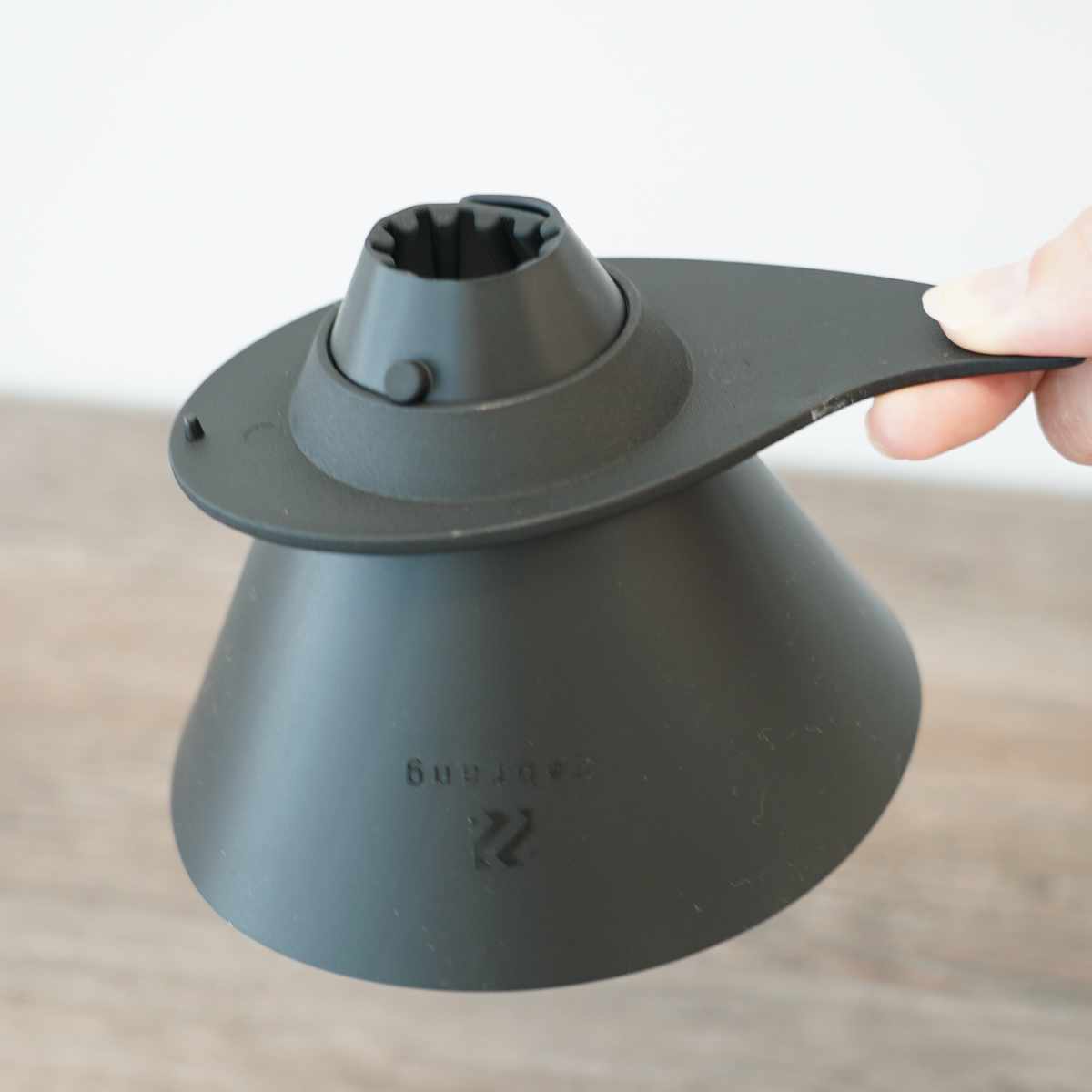 ドリッパー ハリオ V60フラットドリッパー01 1~2杯用 Zebrang ( HARIO 折り畳み 持ち運び コーヒー コーヒードリッパー 日本製 折りたたみ コンパクト シリコン製 1杯 2杯 ハンドドリップ アウトドア )