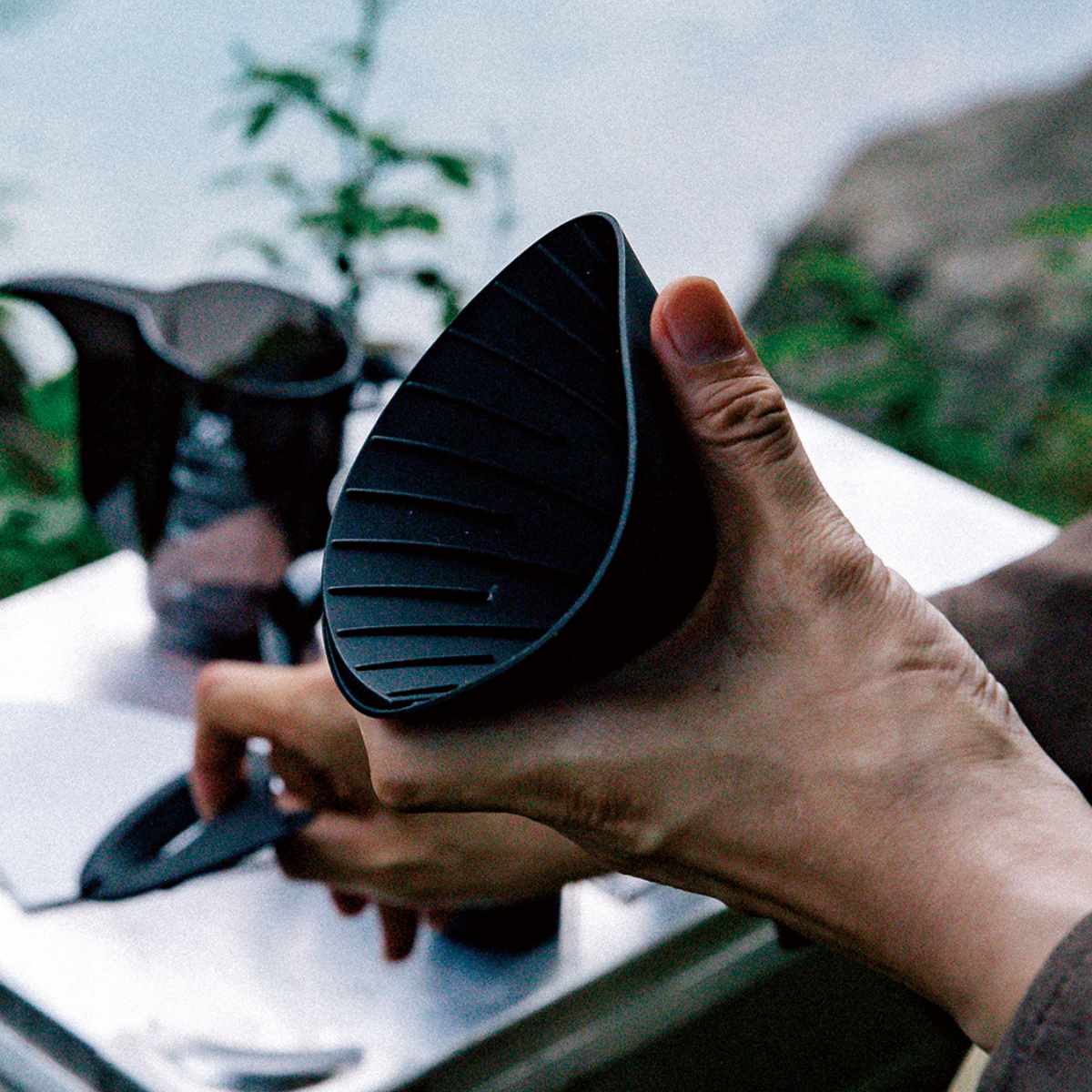 ドリッパー ハリオ V60フラットドリッパー01 1~2杯用 Zebrang ( HARIO 折り畳み 持ち運び コーヒー コーヒードリッパー 日本製 折りたたみ コンパクト シリコン製 1杯 2杯 ハンドドリップ アウトドア )