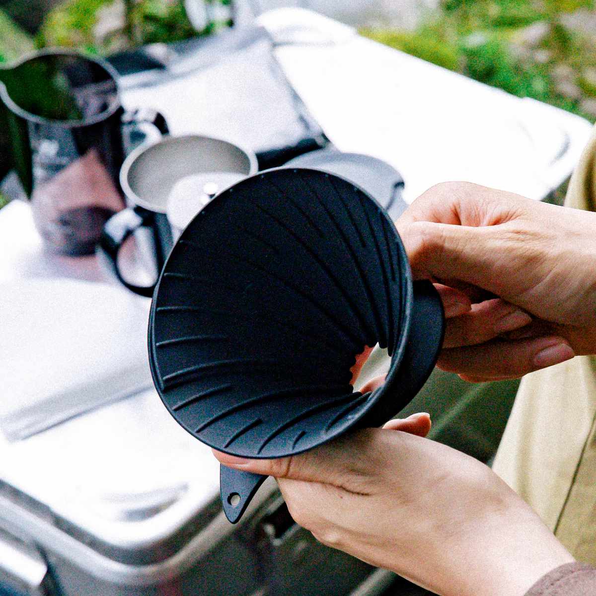 ドリッパー ハリオ V60フラットドリッパー01 1~2杯用 Zebrang ( HARIO 折り畳み 持ち運び コーヒー コーヒードリッパー 日本製 折りたたみ コンパクト シリコン製 1杯 2杯 ハンドドリップ アウトドア )