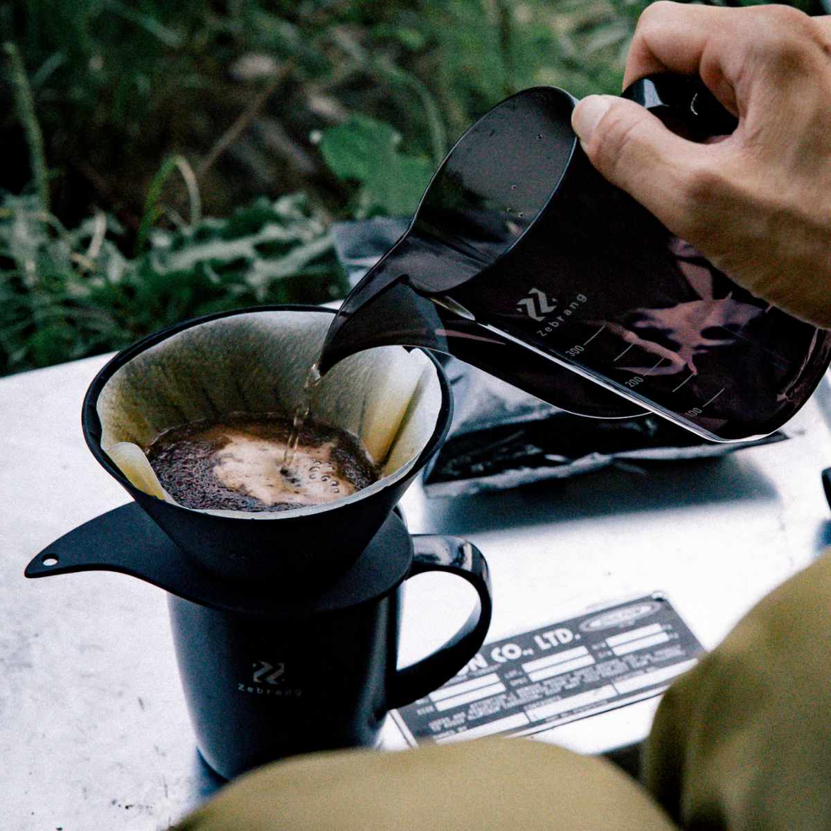 ドリッパー ハリオ V60フラットドリッパー01 1~2杯用 Zebrang ( HARIO 折り畳み 持ち運び コーヒー コーヒードリッパー 日本製 折りたたみ コンパクト シリコン製 1杯 2杯 ハンドドリップ アウトドア )