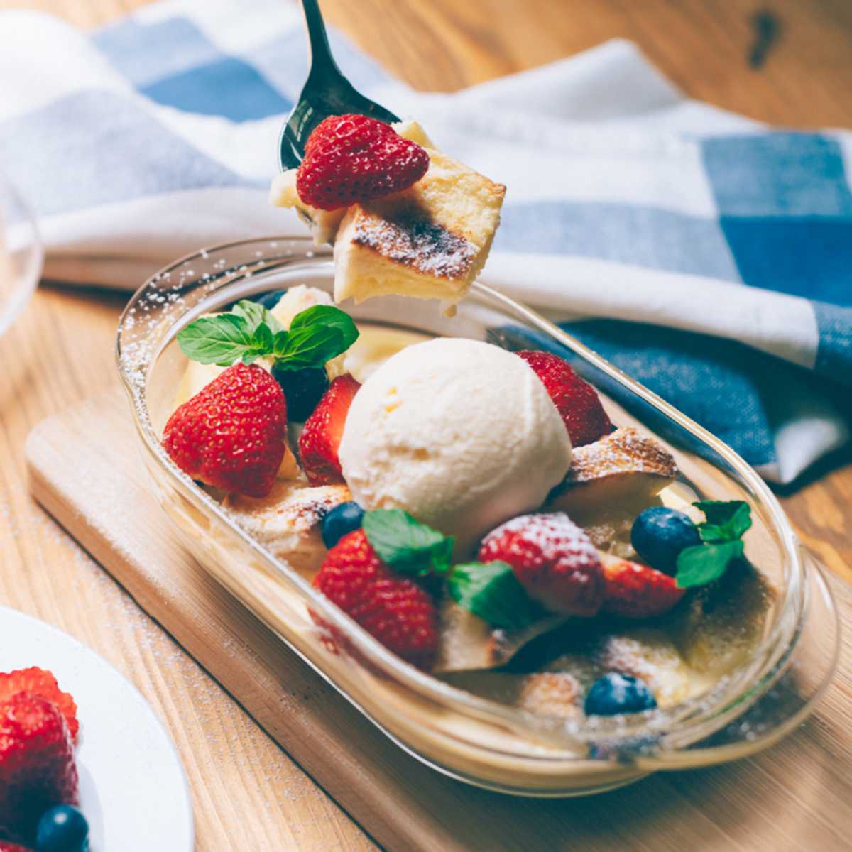 ハリオ グラタン皿 21cm 耐熱ガラス 2個入り ( HARIO 食洗機対応 電子レンジ対応 オーブン対応 ガラス 耐熱皿 耐熱容器 日本製 耐熱 くっつきにくい 耳付き オーバル 楕円 積み重ね 省スペース おしゃれ )