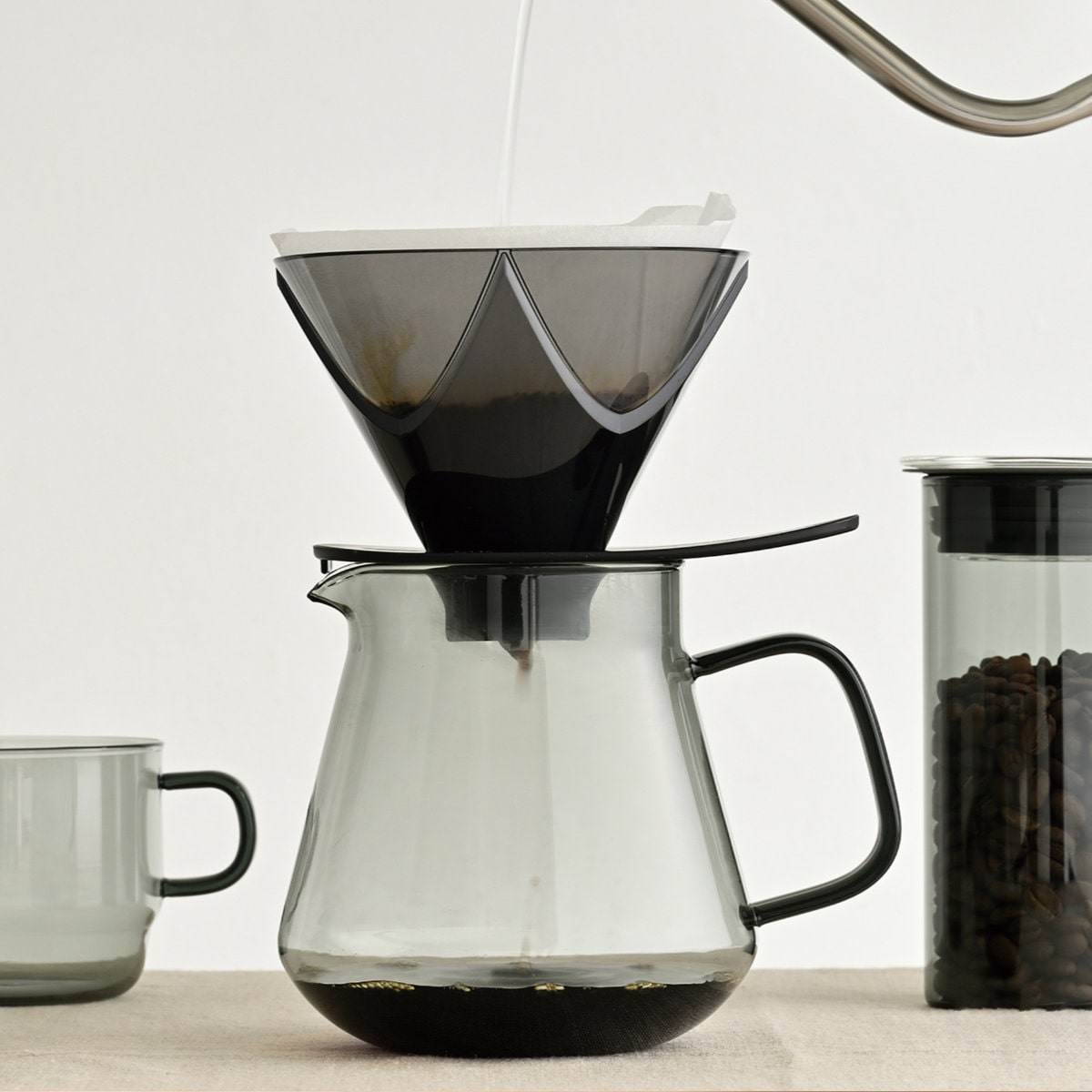 ハリオ ティー&コーヒーサーバー 600ml HARIO COLORS 耐熱ガラス ( 電子レンジ対応 ティーサーバー コーヒーサーバー ティーポット 紅茶 ティー コーヒー 珈琲 お茶 ガラス アイス ホット 耐熱 メッシュフィルター付き おしゃれ ) 【アンバー】 アンバー