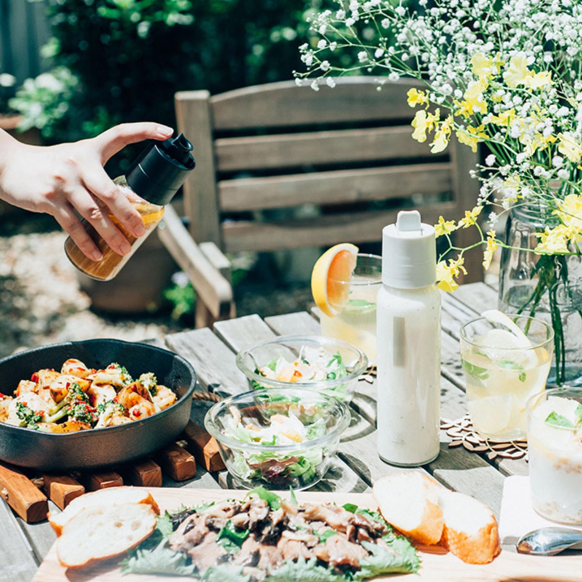 ハリオ ワンタッチドレッシングボトル 250ml 耐熱ガラス製 ( HARIO 調味料入れ ガラス製 キャニスター 密封 食洗機対応 調味料びん びん 保存びん 調味料 瓶 容器 調味料容器 メモリ付き お手入れ簡単 ) 【ブラック】 ブラック