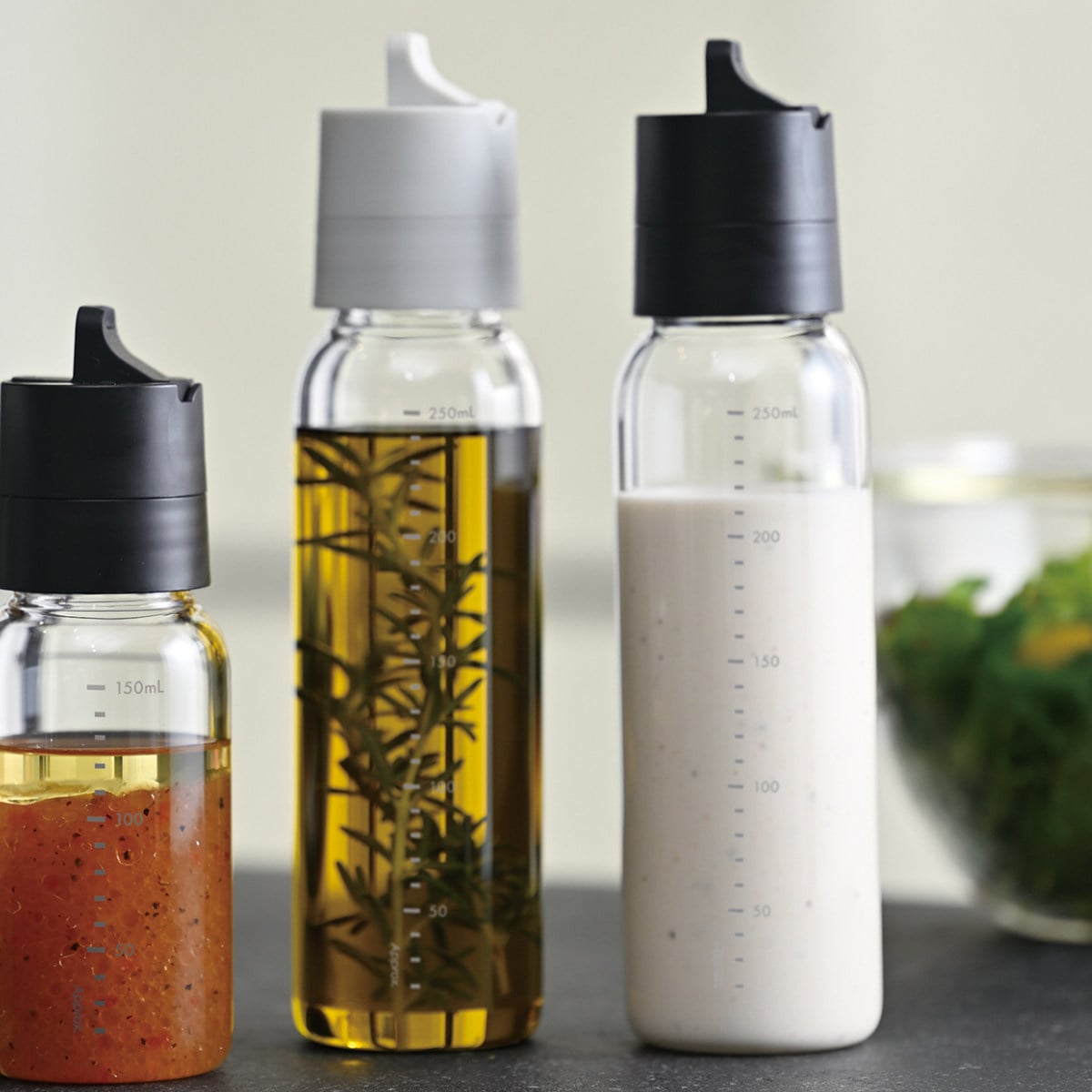 ハリオ ワンタッチドレッシングボトル 250ml 耐熱ガラス製 ( HARIO 調味料入れ ガラス製 キャニスター 密封 食洗機対応 調味料びん びん 保存びん 調味料 瓶 容器 調味料容器 メモリ付き お手入れ簡単 ) 【ブラック】 ブラック