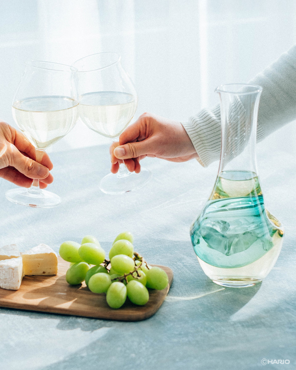 HARIO クールカラフェ N ( ハリオ 360ml 氷ポケット ガラス カラフェ 徳利 2合分 冷酒 日本酒 ポット 酒器 お酒 酒 スタイリッシュ おしゃれ モダン シンプル ) 【グレー】 グレー