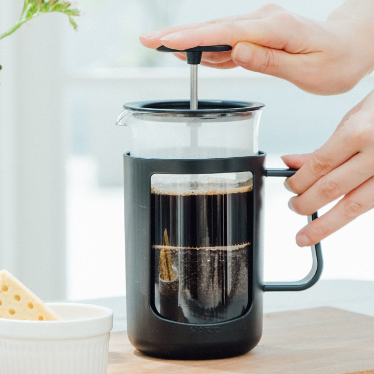 HARIO ハリオ コーヒープレス カフェプレス・U ( 600ml 4杯分 プレス式 コーヒーメーカー 耐熱ガラス 食洗機対応 日本製 コーヒー 紅茶 ティープレス ドリッパー ペーパーレス おしゃれ カフェ スタイリッシュ アウトドア )