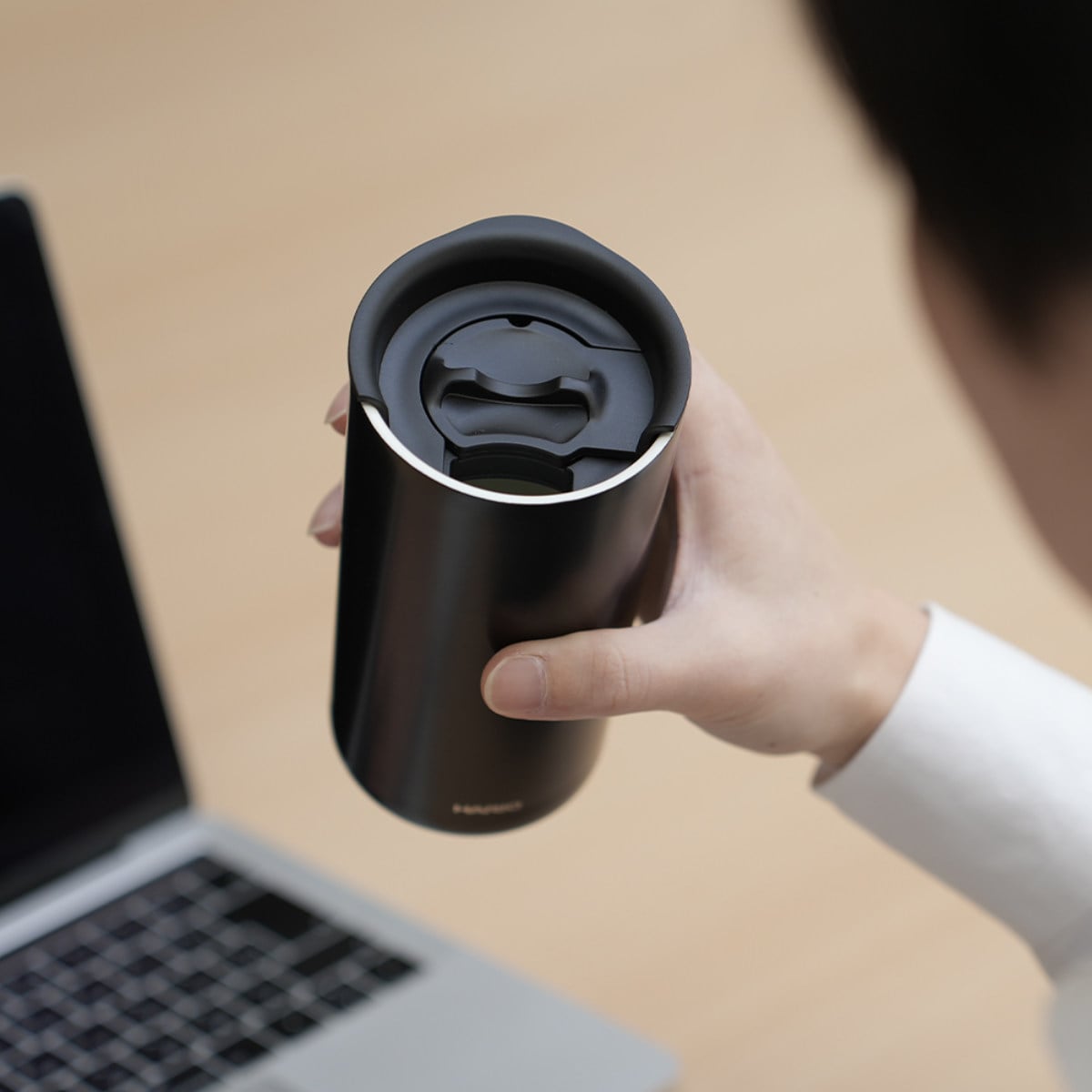 HARIO ハリオ タンブラー セラミックコーティング 真空二重保温タンブラー ( 350ml 保冷 保温 セラミック メモリ付き ふた 蓋付き コップ 食器 シンプル おしゃれ モダン 無地 ) 【ホワイト】 ホワイト