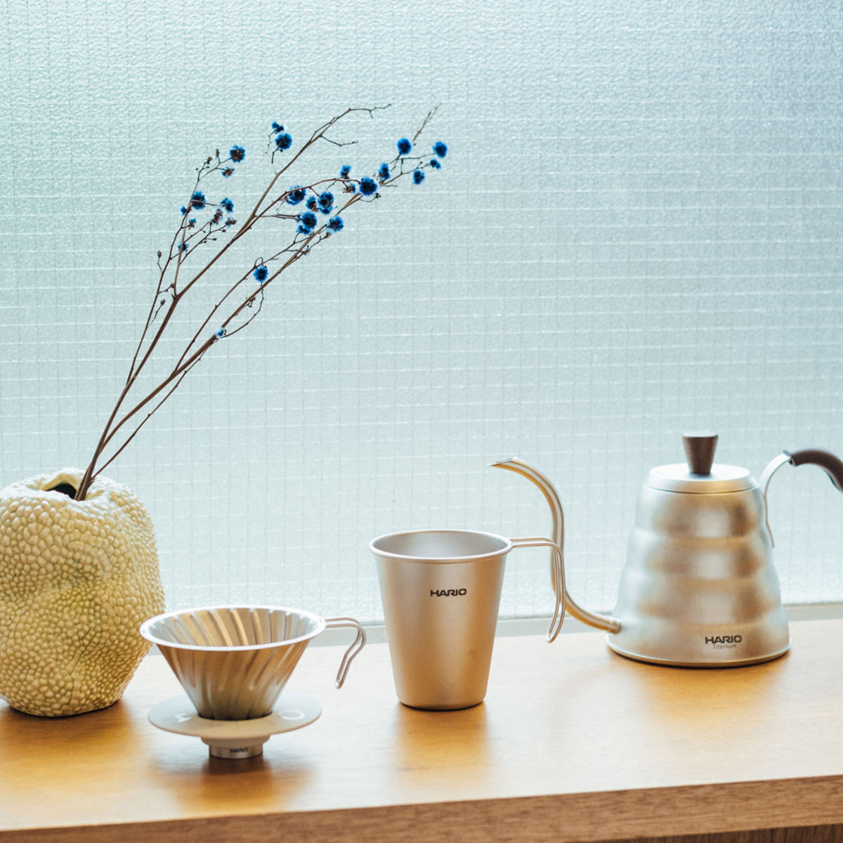 HARIO ハリオ V60 ドリップケトル ヴォーノ・チタン ( 900ml ガス火専用 食洗機対応 コーヒー ドリップポット チタン おしゃれ シンプル 軽い アウトドア )