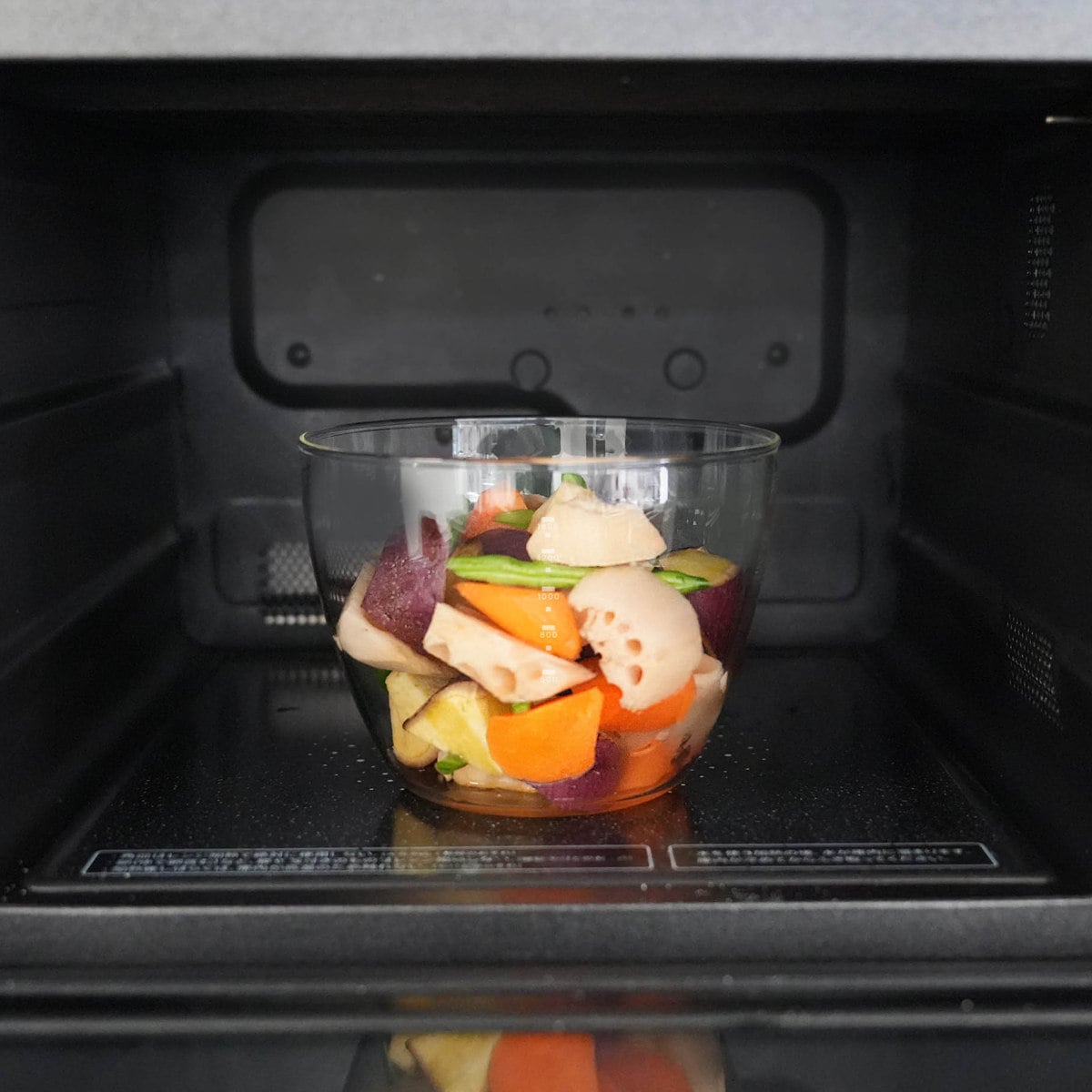 HARIO ハリオ 保存容器 カルボウル 耐熱ガラスkaruボウル 2個セット ( ボウル 耐熱ガラス ガラス 電子レンジ対応 食洗機対応 オーブン対応 日本製 耐熱容器 容器 ガラス容器 ガラスボウル メモリ付き 軽量 食器 900ml 1600ml )