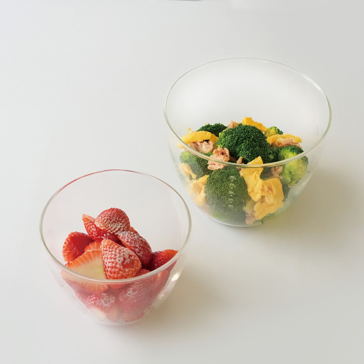 HARIO ハリオ 保存容器 カルボウル 耐熱ガラスkaruボウル 2個セット ( ボウル 耐熱ガラス ガラス 電子レンジ対応 食洗機対応 オーブン対応 日本製 耐熱容器 容器 ガラス容器 ガラスボウル メモリ付き 軽量 食器 900ml 1600ml )