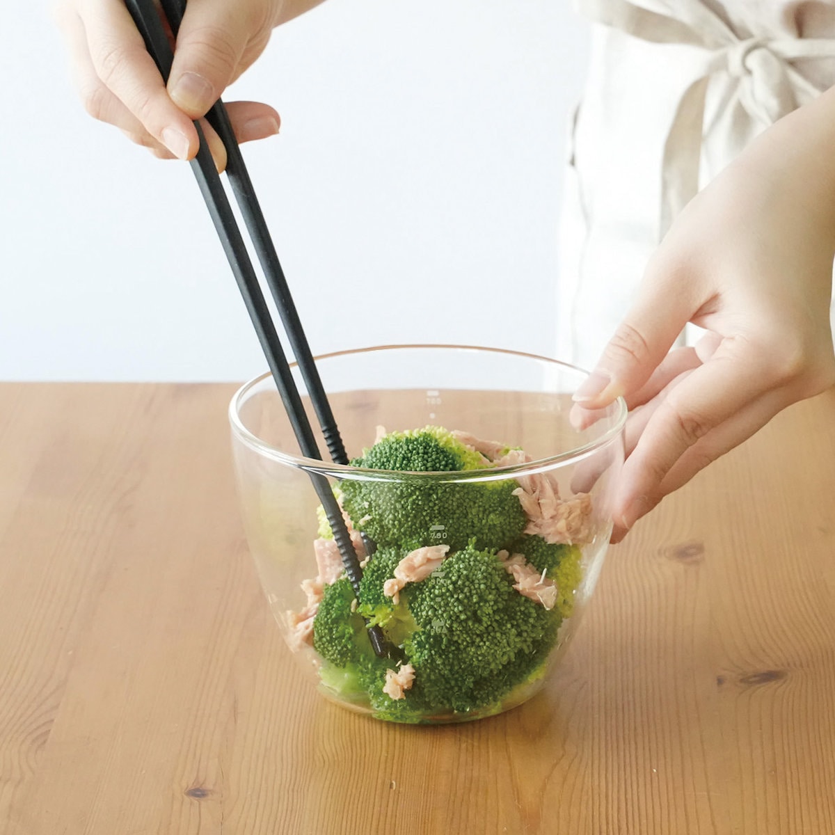 HARIO ハリオ 保存容器 カルボウル 耐熱ガラスkaruボウル 2個セット ( ボウル 耐熱ガラス ガラス 電子レンジ対応 食洗機対応 オーブン対応 日本製 耐熱容器 容器 ガラス容器 ガラスボウル メモリ付き 軽量 食器 900ml 1600ml )